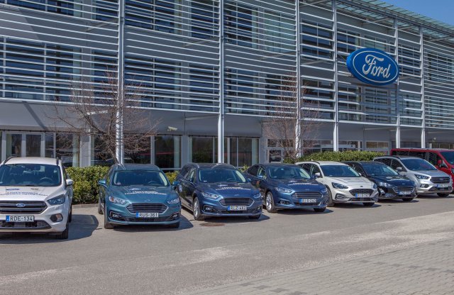 A Ford is autókkal támogatja a hazai segélyszervezeteket