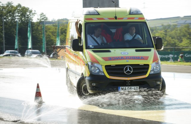 Ingyen szervizelik a kivonuló szolgálatok autóit Magyarországon