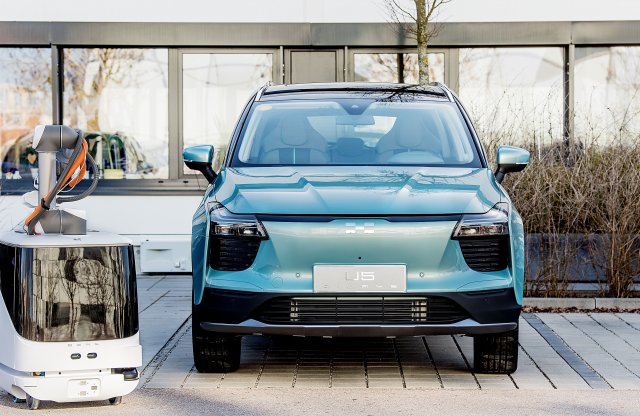 Karcsi feltölti az autódat?