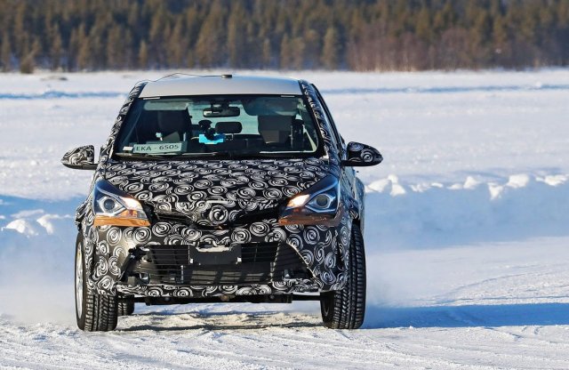 Két terepjárósított Toyota kisautó is várható, lesifotón látható