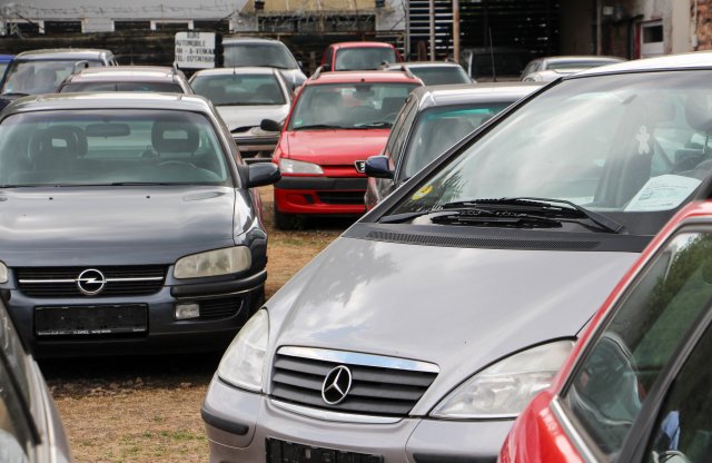 Vészfékezés az új autók piacán, ám használtra még bőven keresnek