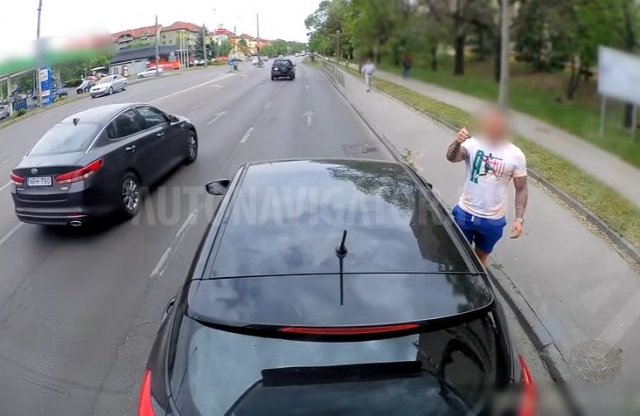 Büntetőfékezett, megtapsolta a buszsofőrt, elvették a jogsiját