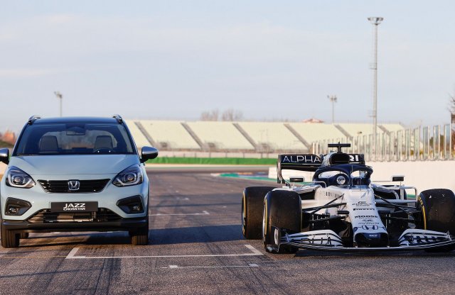 F1-es technikával érkezik az új Honda Jazz