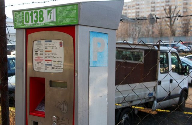 Júliusig marad az ingyenes parkolás