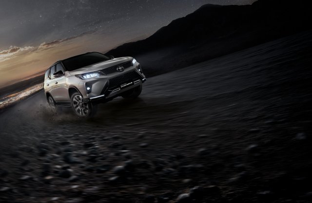 Az új Hilux hajtásláncával erősít a hétüléses Toyota