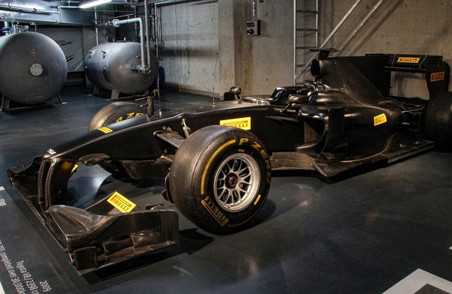 F1-es Toyotára licitálhatsz egy jótékonysági árverésen