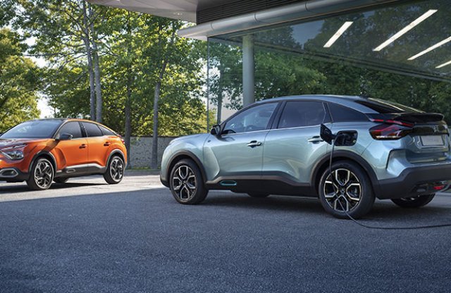Izgalmas formával és elektromosan is jön a vadonatúj Citroën C4