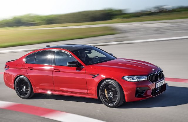 Megkapta új gúnyáját a BMW M5 is