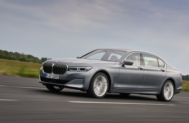 Erősebb sorhatos motorokat kapott a 7-es BMW