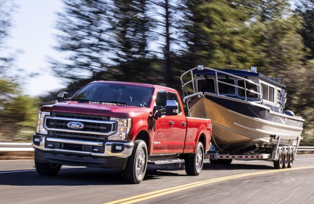 7,3 literes V8-as motort is vehetsz a Fordtól