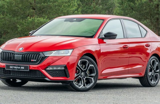 Hibrid hajtáslánc nélkül is megjelent az új Skoda Octavia RS