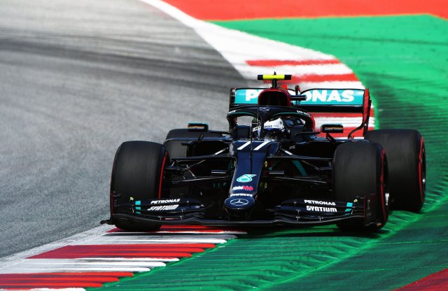 Mercedes győzelemmel indult a csonka F1 szezon