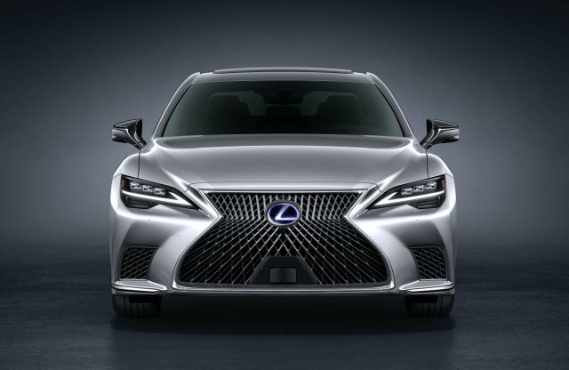 Konzervatívabb fazont, biztosabb közlekedést nyújt a friss LS