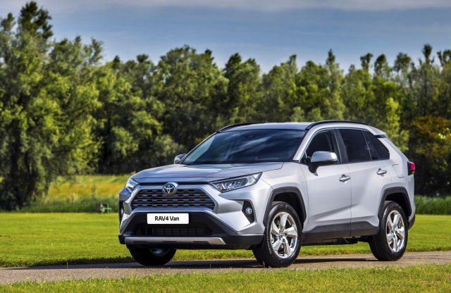 Divatos hibrid teherautó? Már ilyenje is van a Toyotának!