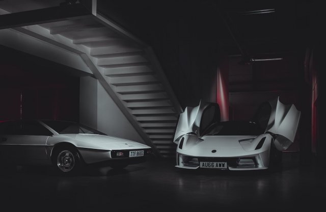 Bond autója előtt tiszteleg a Lotus a legújabb modellel