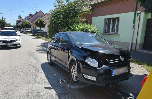 Vontatták az összetört autóját, de még egyszer belementek