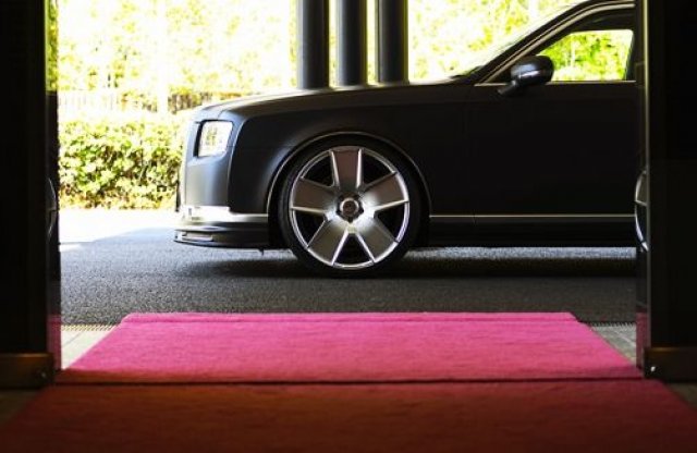 Két világ találkozása: Toyota Century Wald International