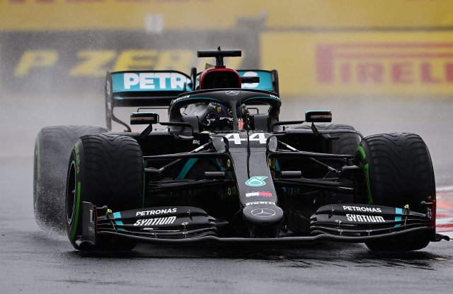 Hamilton mindent vitt a Magyar Nagydíjon