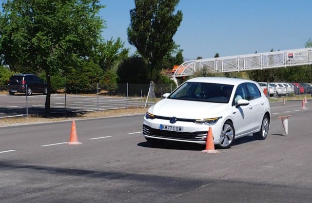 Kifogott a jávorszarvas teszt az új Volkswagen Golfon