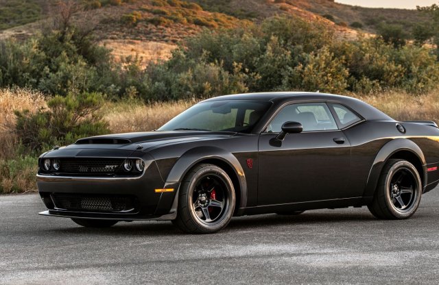 Szénnel fűtik a poklot - karbonruhát kapott a Dodge Demon
