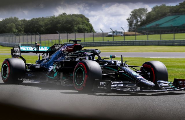 Defektes gumival győzött Hamilton a Brit Nagydíjon!