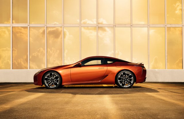 A Lexus megalkotta eddigi legszebb színárnyalatát