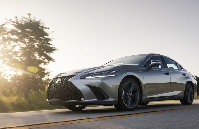 Összkerekes lesz a Lexus ES, csak nem nálunk