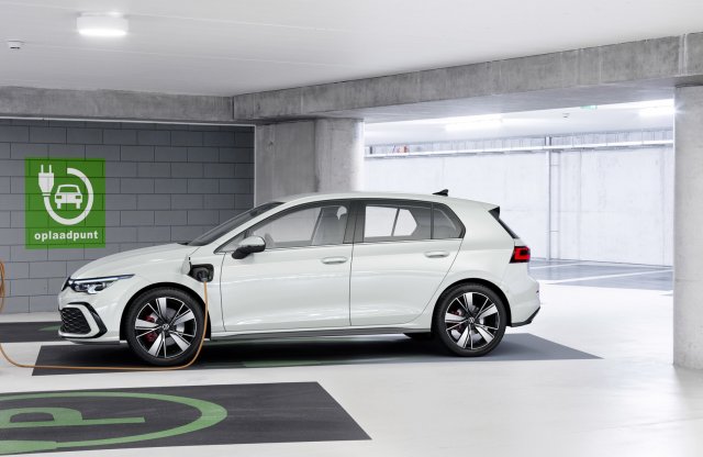 Már idén megkapja az új konnektoros VW Golfokat a hazai piac is