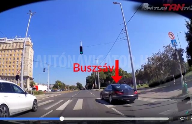 Buszsáv, záróvonal, kötelező haladási irány – Pofátlan(tan)ítás