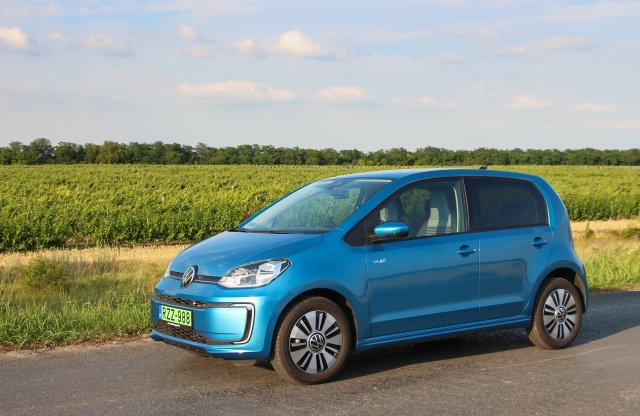 Nyilvános, hogy kik kaptak 2,5 milliós villanyautó-támogatást