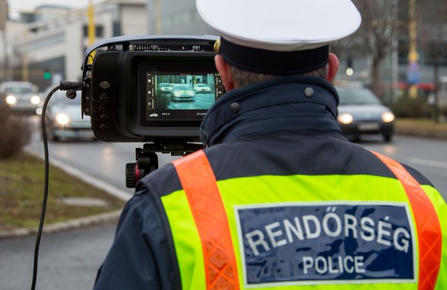 Razzia indul a gyorshajtók és a mobilozók kiszűrésére