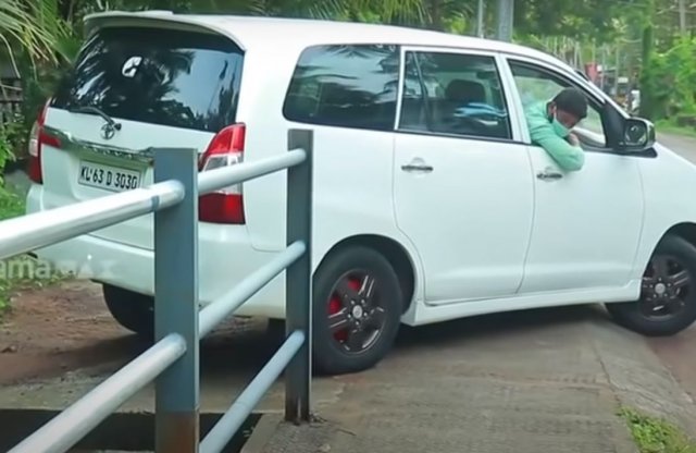 Naponta megcsillogtatja tehetségét a parkolás királya