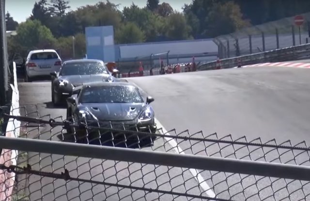 A legújabb álcázott sportkocsik egyetlen videóban