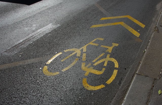 Autósok vs. bringások: gondolatok a nagykörúti bringasáv mentén