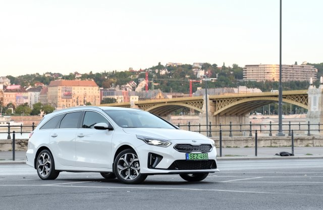 Töltés nélkül is ügyes - Kia Ceed kombi PHEV