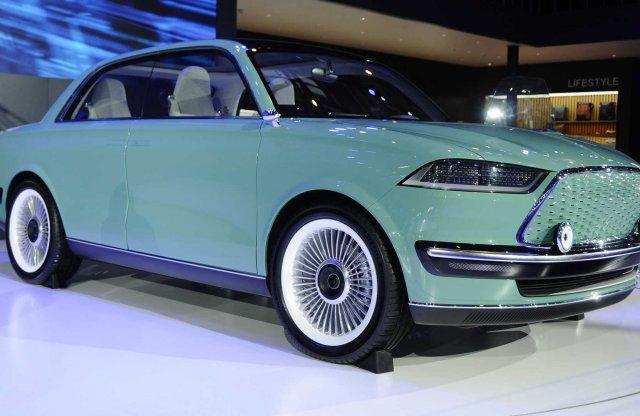 A Mustangtól is lopott a kínai retró szedán