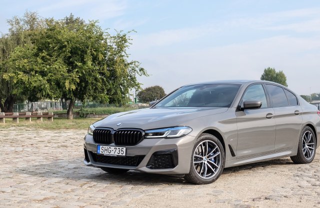 Villamosítással, új dizájnnal próbáltuk ki a friss 5-ös BMW-t