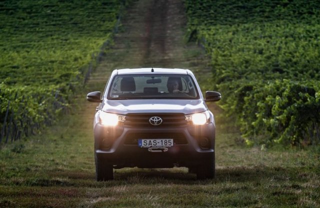 Toyotákat is vesz az állam - honvédségi használatra