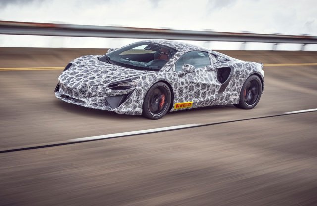 Már majdnem kész a félig néma McLaren