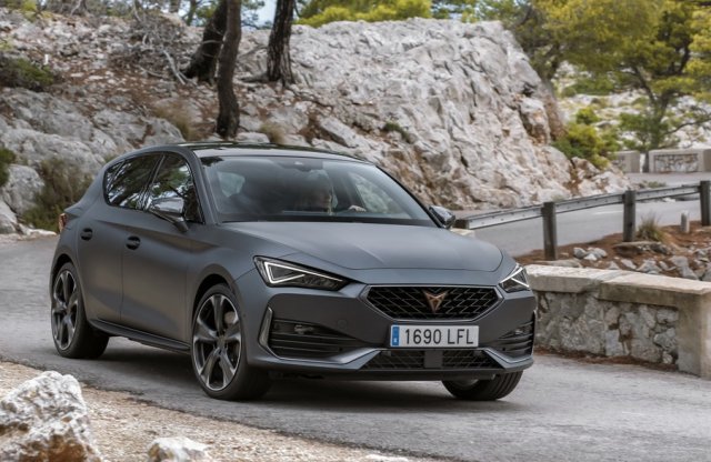 306 lóerős, vagy hibrid is lehet az új Cupra Leon