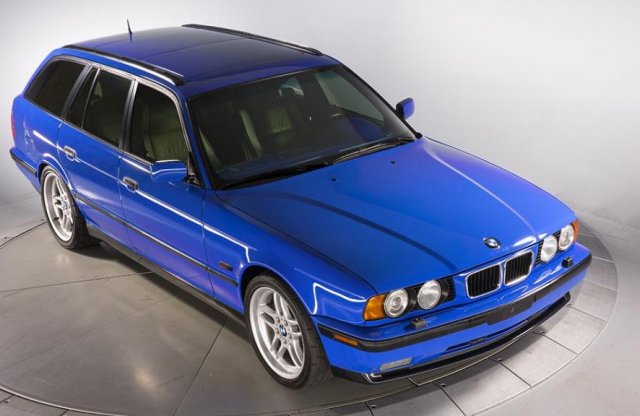 Kettő ilyen BMW M5 készült, az egyik most eladó