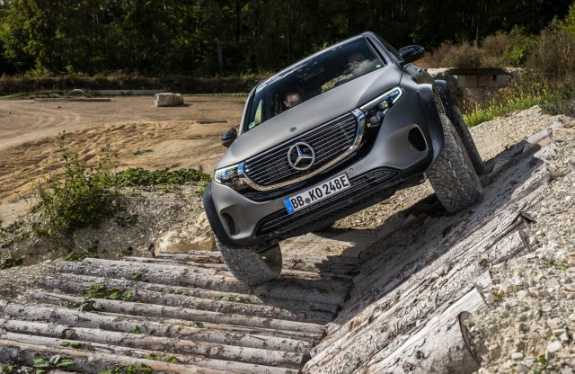 Portáltengelyes terepjáró készült az elektromos Merciből