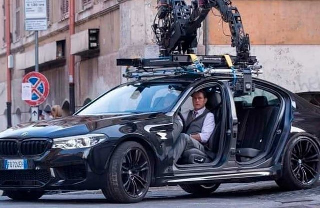 Ajtók nélküli M5-tel csapatja Tom Cruise