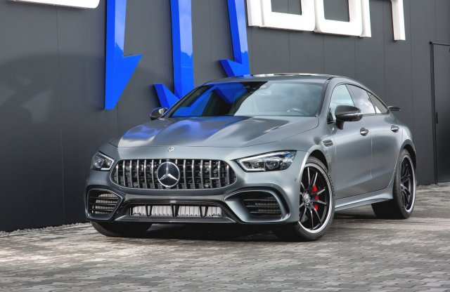 Sportautónyi teljesítménnyel tuningolták fel a családi AMG GT-t