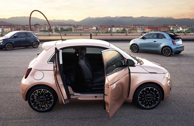 Kapott még egy ajtót a Fiat 500e