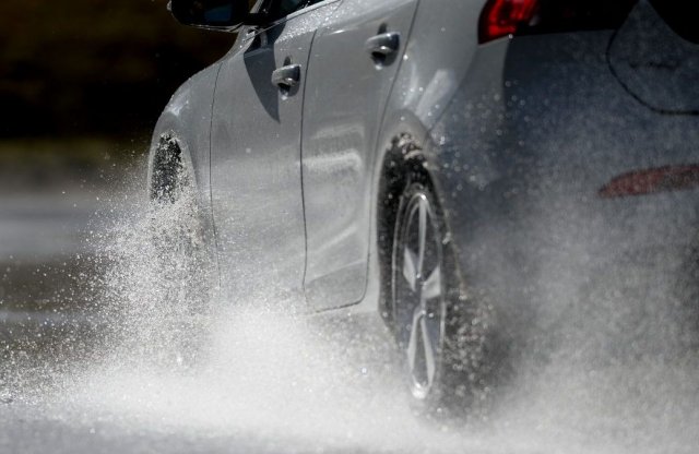 Milyen gumit vegyünk most – télit vagy négyévszakosat?