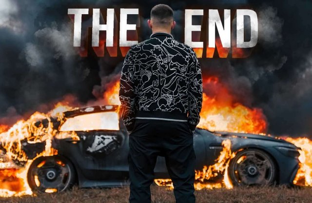 Elégedetlen tulajdonosa gyújtotta fel a méregdrága Mercedest