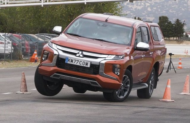 Bóják réme a jávorszarvas teszten a Mitsubishi L200, de átment!