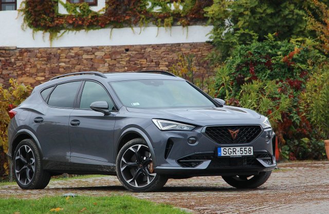 Kipróbáltuk az első önálló Cuprát, a Formentort