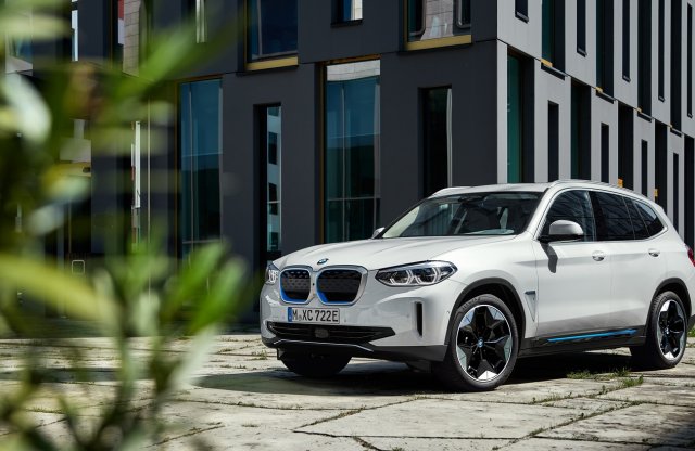 Még a gyártása is környezettudatos – BMW iX3